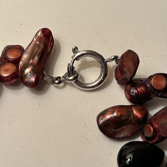 Red and black mixed beaded fashion necklace 18” - Picture 4 of 4